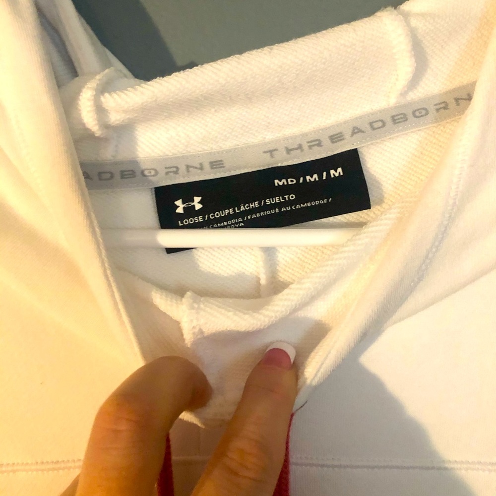 Men’s medium white under armour hoodie